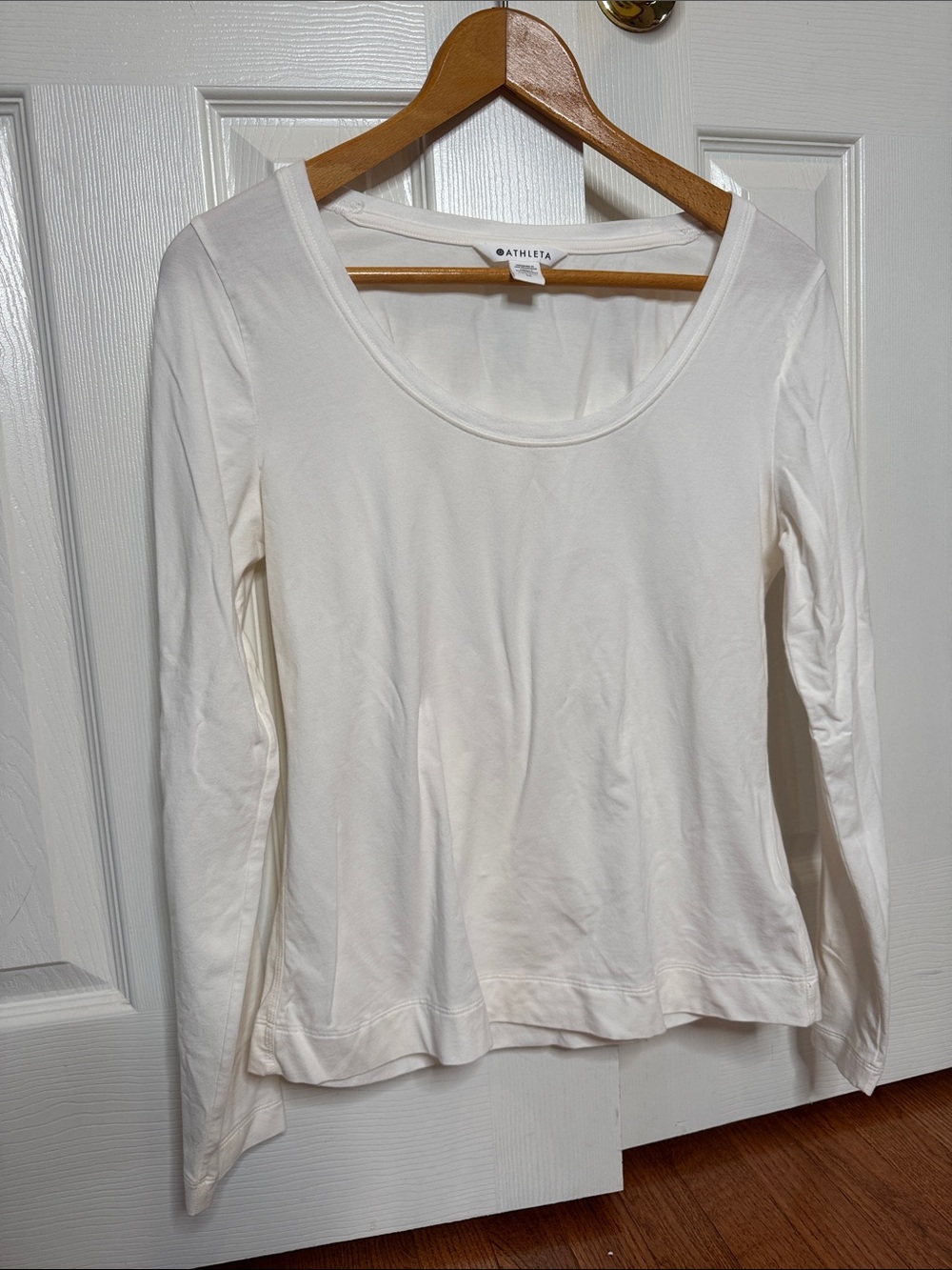 Athleta White Scoop Neck Long Sleeve Tee